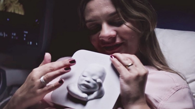 blind-pregnant-woman-look-unborn-son-3d-printing-ultrasound-huggies