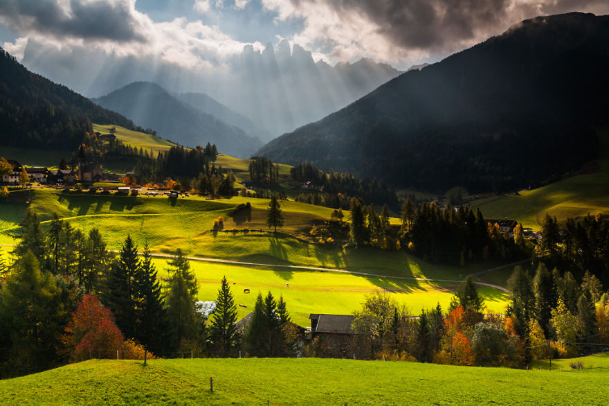 autumn-in-the-dolomites-of-italy-photographs