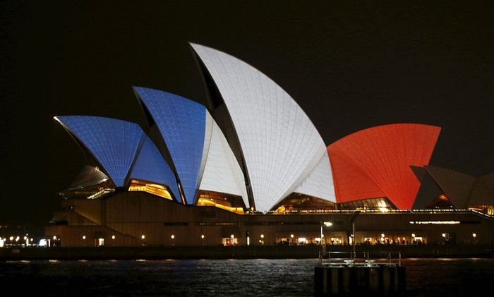 buildings-around-the-world-are-lit-up-in-honour-of-the-victims-of-paris-terrorists-attacks
