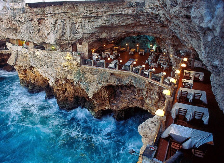 talian-cave-restaurant-grotta-palazzese-polignano-mare