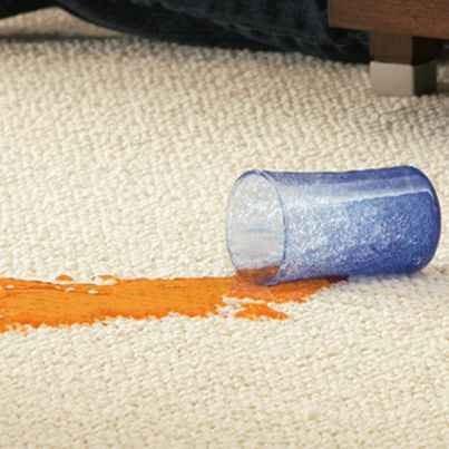 هر آنچه در مورد تمیز کردن لکه های فرش باید بدانید